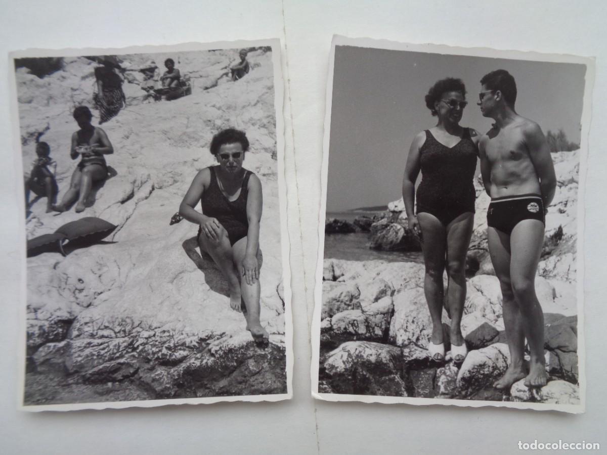 Fotograf&iacute;a antigua: LOTE DE 2 FOTOS DE GENTE EN BA&Ntilde;ADOR EN LA PLAYA