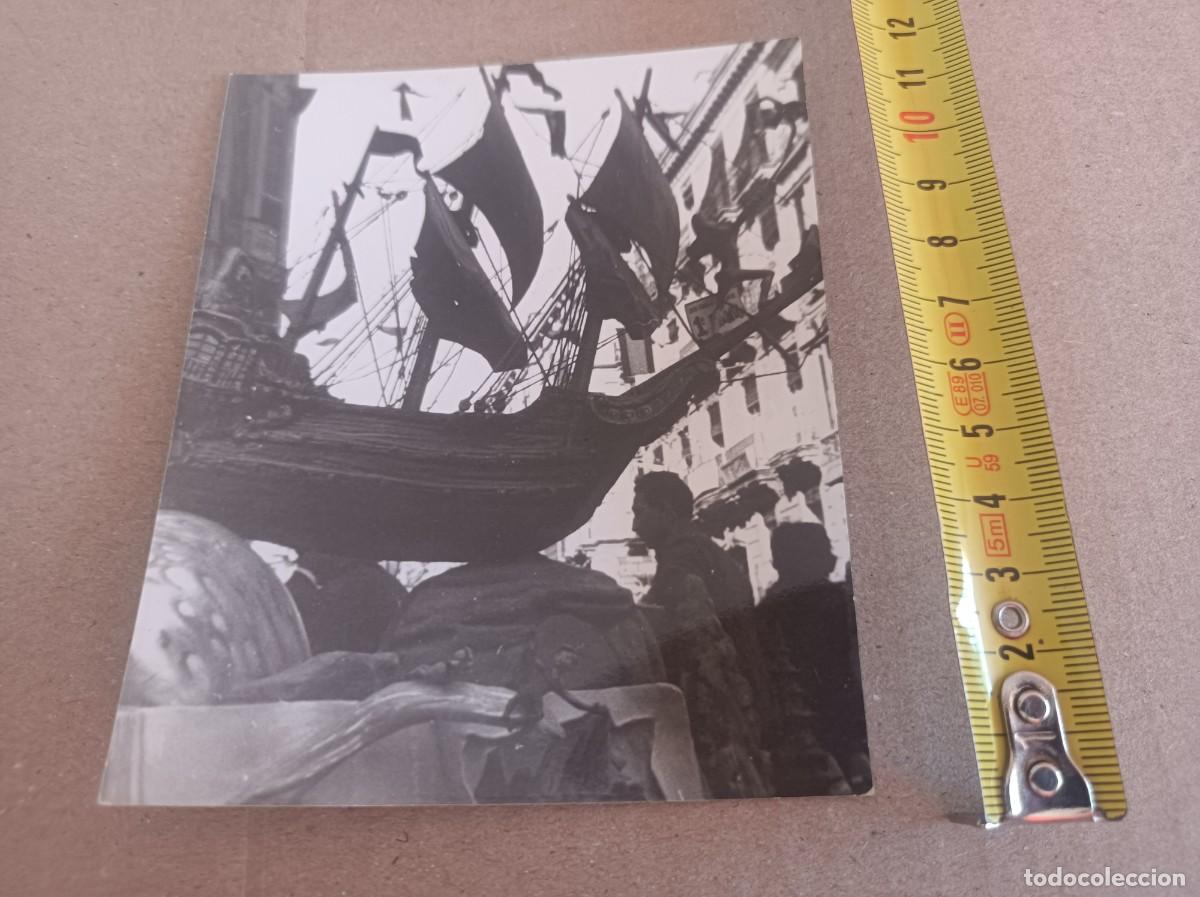 Fotograf&iacute;a antigua: FOTOGRAF&Iacute;A FALLAS DE VALENCIA FALLA INFANTIL PLAZA DE LA REINA CALLE DE LA PAZ 1964