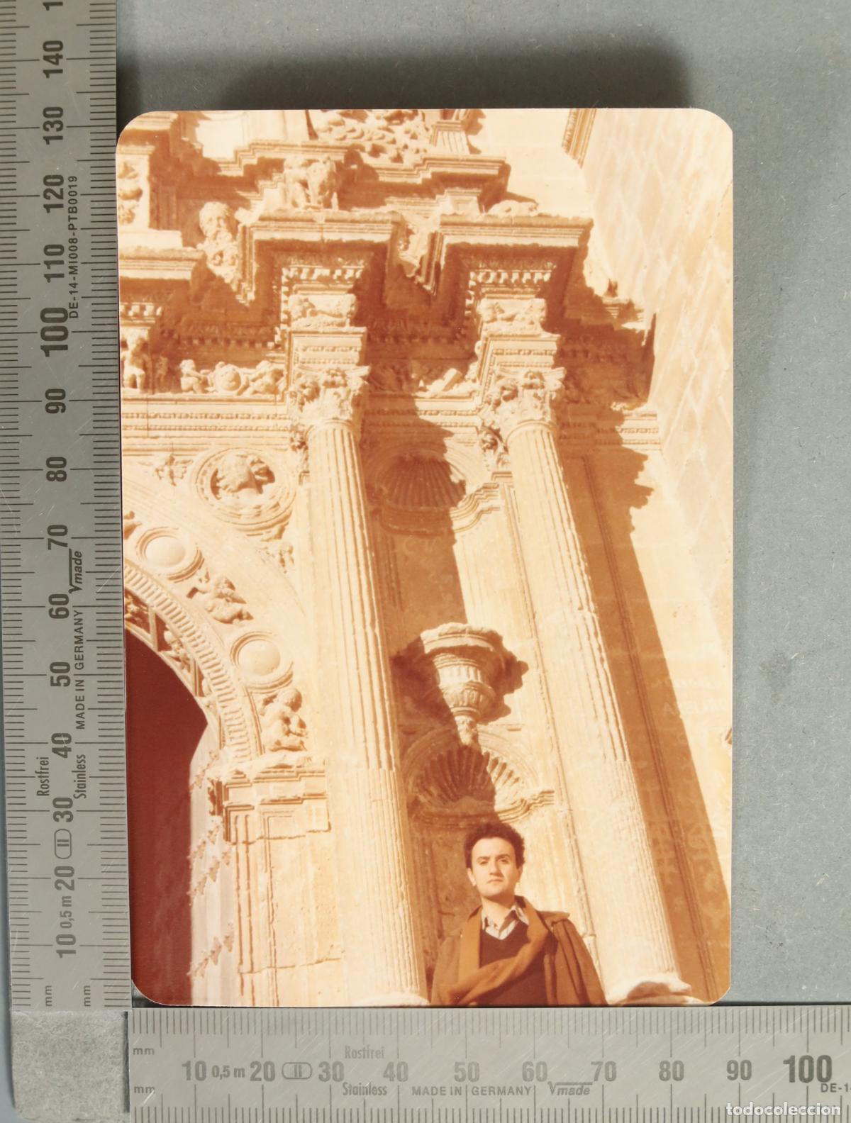 Fotograf&iacute;a antigua: FOTOGRAFIA. PORTADA IGLESIA A IDENTIFICAR HACIA 1970