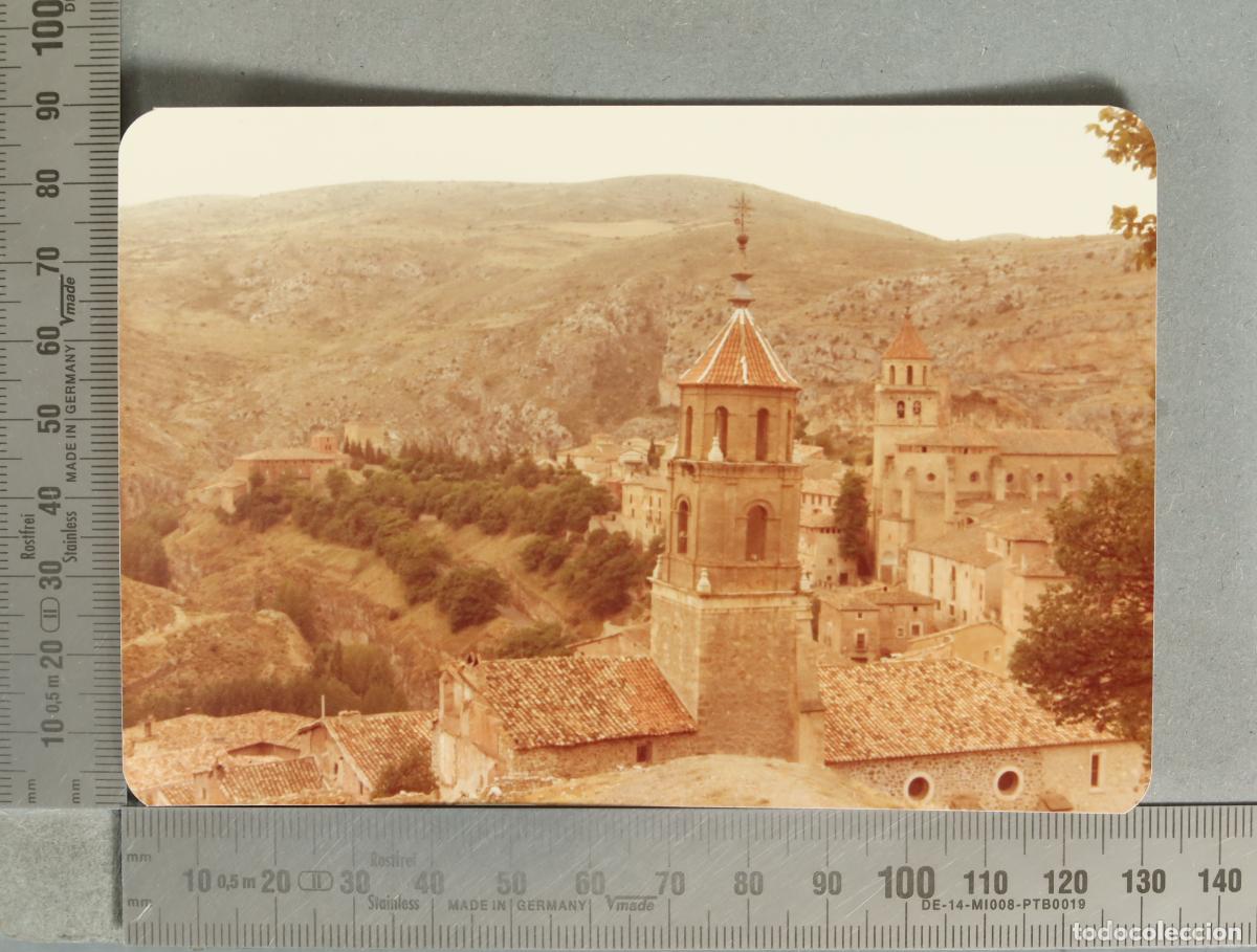 Fotograf&iacute;a antigua: FOTOGRAFIA. Albarrac&iacute;n - Vista general con la Iglesia de Santiago HACIA 1970