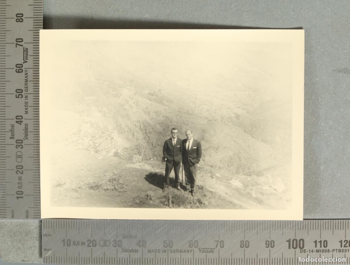 Fotograf&iacute;a antigua: FOTOGRAFIA. PAREJA DE HOMBRES EXCURSION HACIA 1950