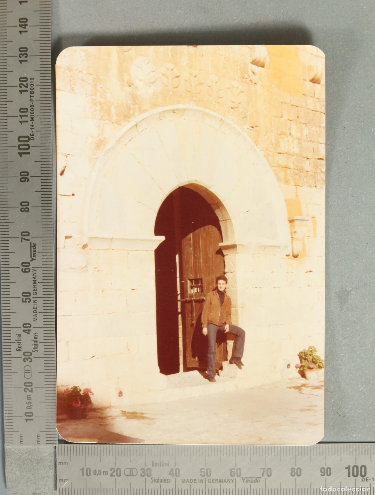 Fotograf&iacute;a antigua: FOTOGRAFIA. PORTADA IGLESIA HACIA 1970