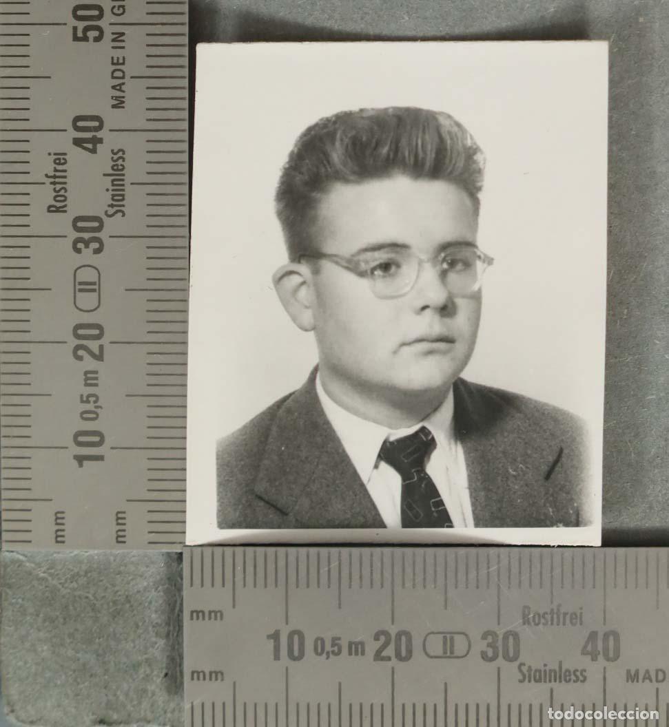 Fotografia antica: FOTOGRAFIA. RETRATO CABALLERO JOVEN. CON GAFAS. HACIA 1960
