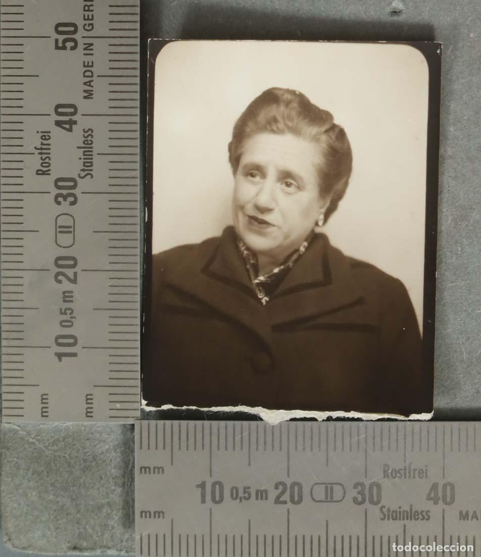 Fotografia antica: FOTOGRAFIA. RETRATO DE SE&Ntilde;ORA. CARNET hacia 1930