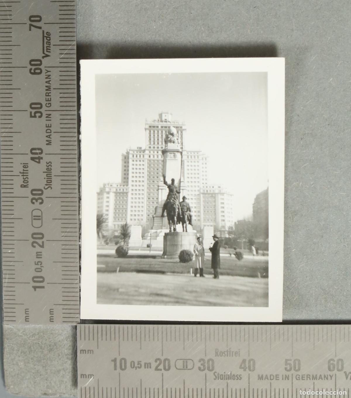 Fotograf&iacute;a antigua: FOTOGRAFIA. Madrid - Monumento a Miguel de Cervantes y Edificio Espa&ntilde;a 1952