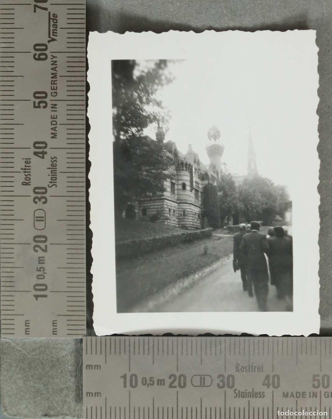 Fotograf&iacute;a antigua: FOTOGRAFIA. COMILLAS. GAUDI HACIA 1950