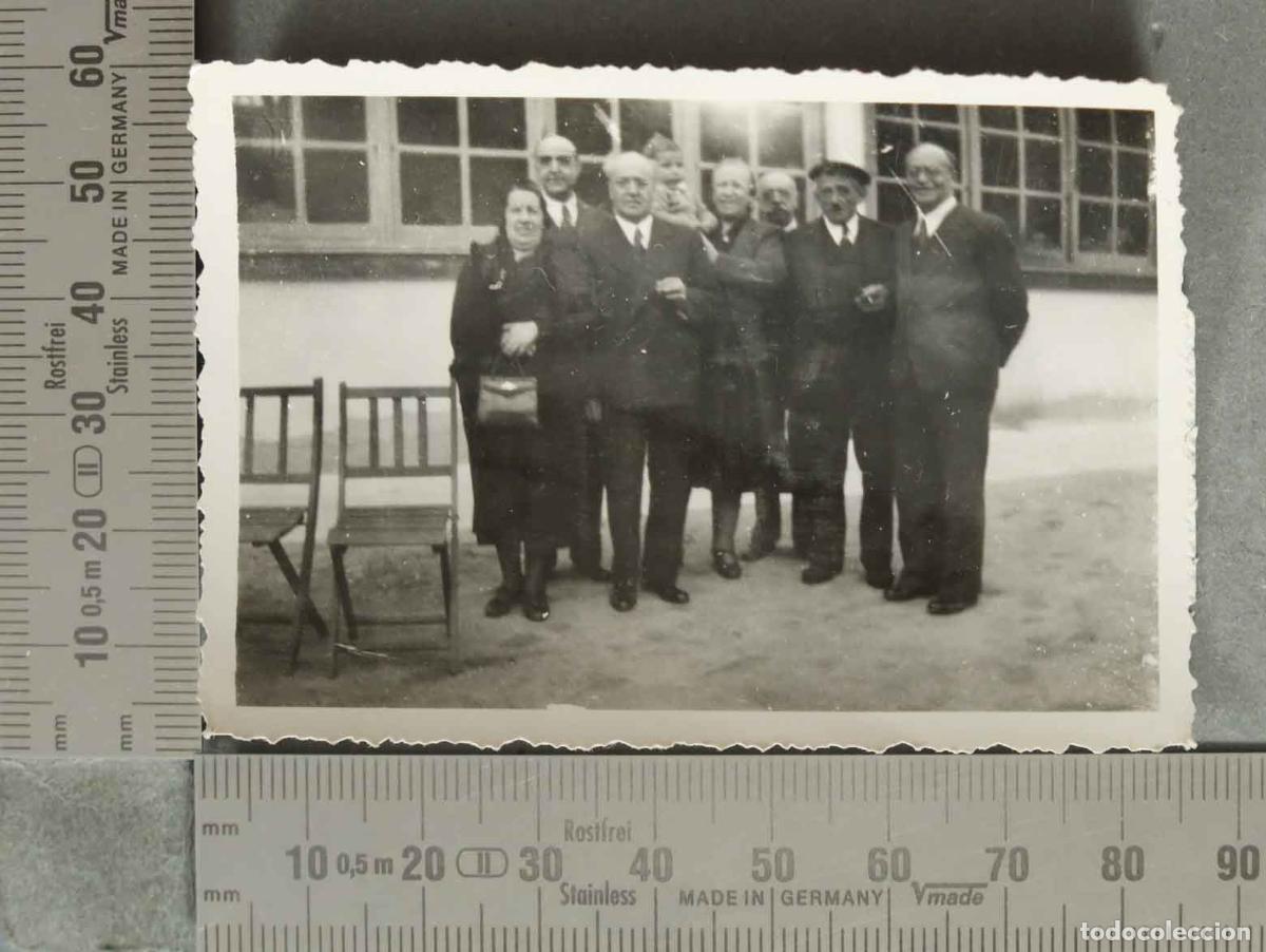 Fotograf&iacute;a antigua: FOTOGRAFIA. GRUPO DE PERSONAS EN LA CALLE hacia 1940