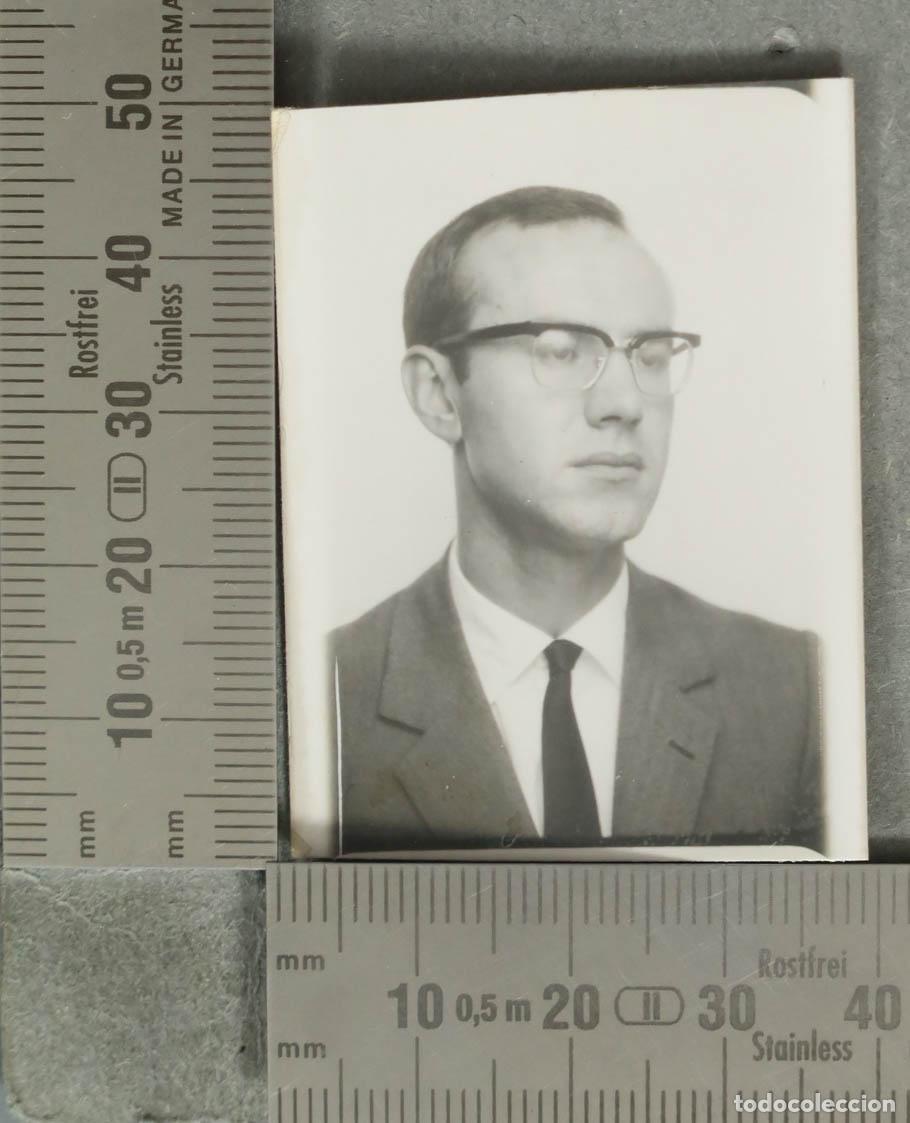 Fotograf&iacute;a antigua: FOTOGRAFIA RETRATO JOVEN CARNET HACIA 1950