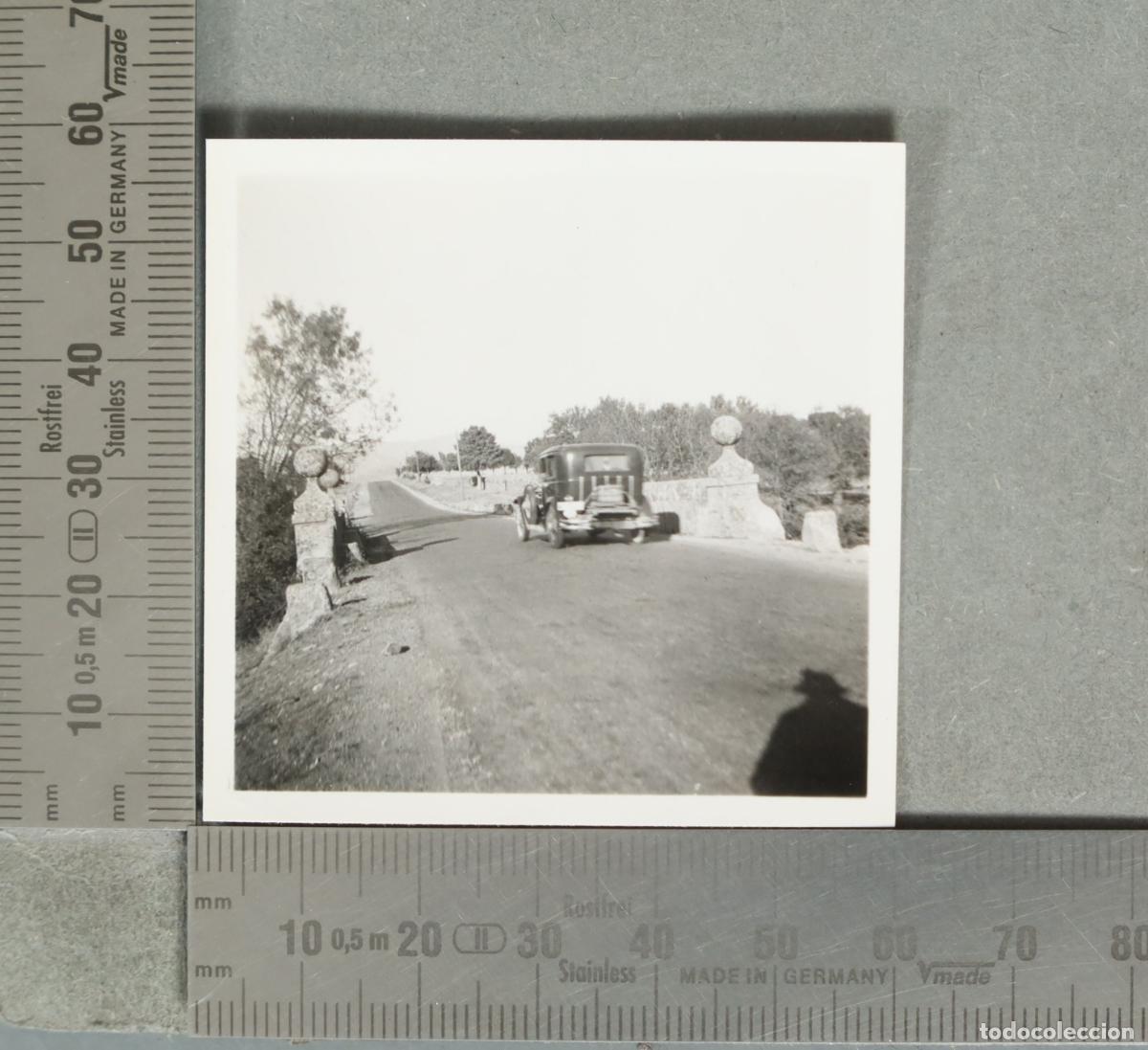 Fotograf&iacute;a antigua: FOTOGRAFIA COCHE POR CARRETERA. hacia 1930