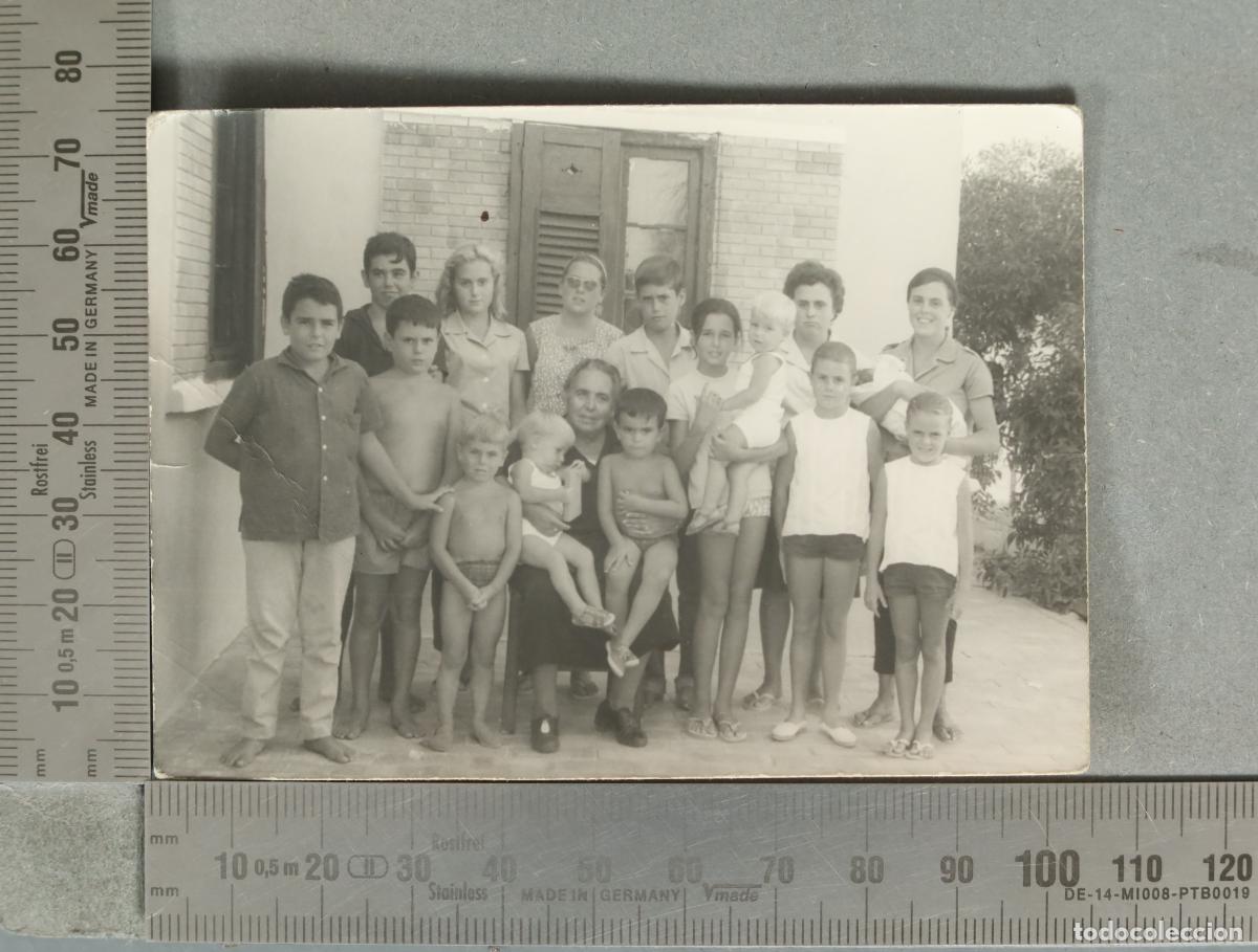 Fotograf&iacute;a antigua: Retrato de familia numerosa HACIA 1950