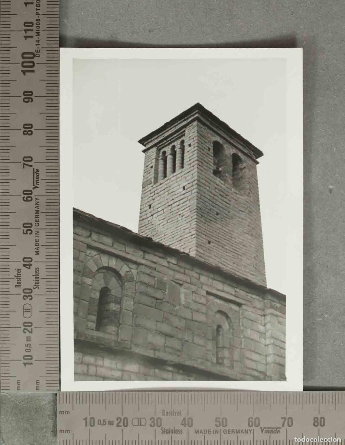 Fotografia antica: FOTOGRAFIA. Iglesia de San Pedro de L&aacute;rrede HACIA 1950