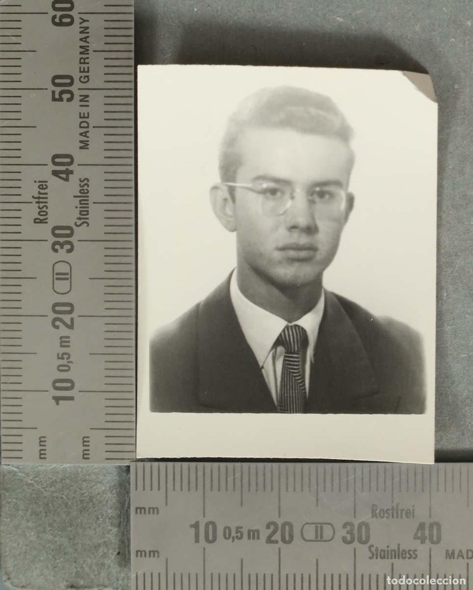 Fotograf&iacute;a antigua: FOTOGRAFIA. RETRATO JOVEN. CARNET HACIA 1950