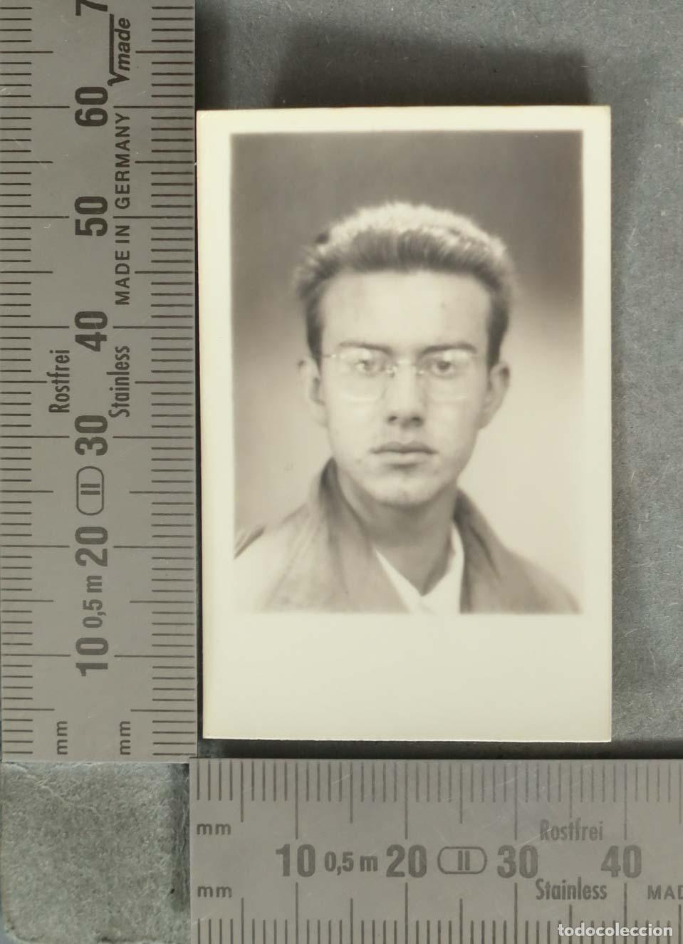 Fotograf&iacute;a antigua: FOTOGRAFIA. RETRATO DE JOVEN. CARNET hacia 1940