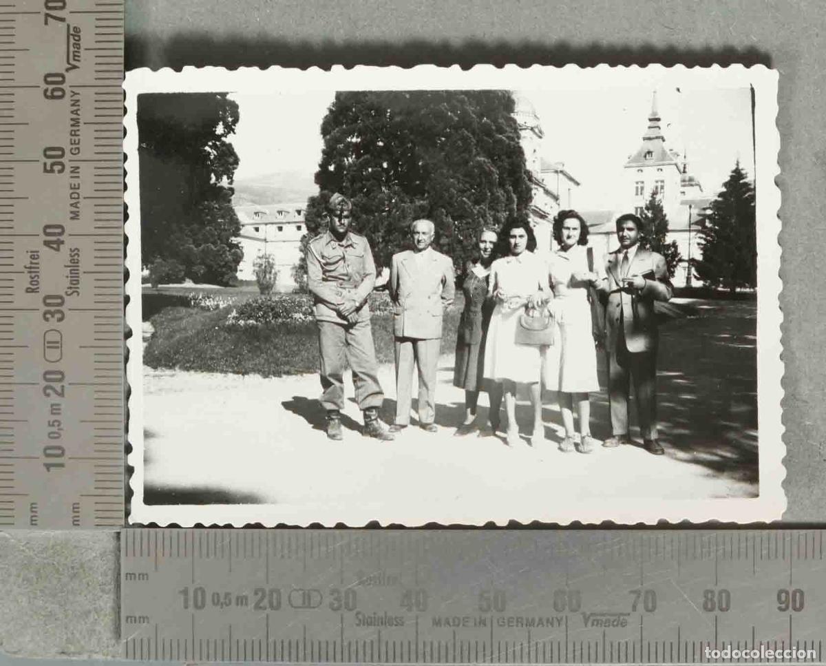 Antique Photography: FAMILIA CON HIJO MILITAR EN EL PARDO. hacia 1940
