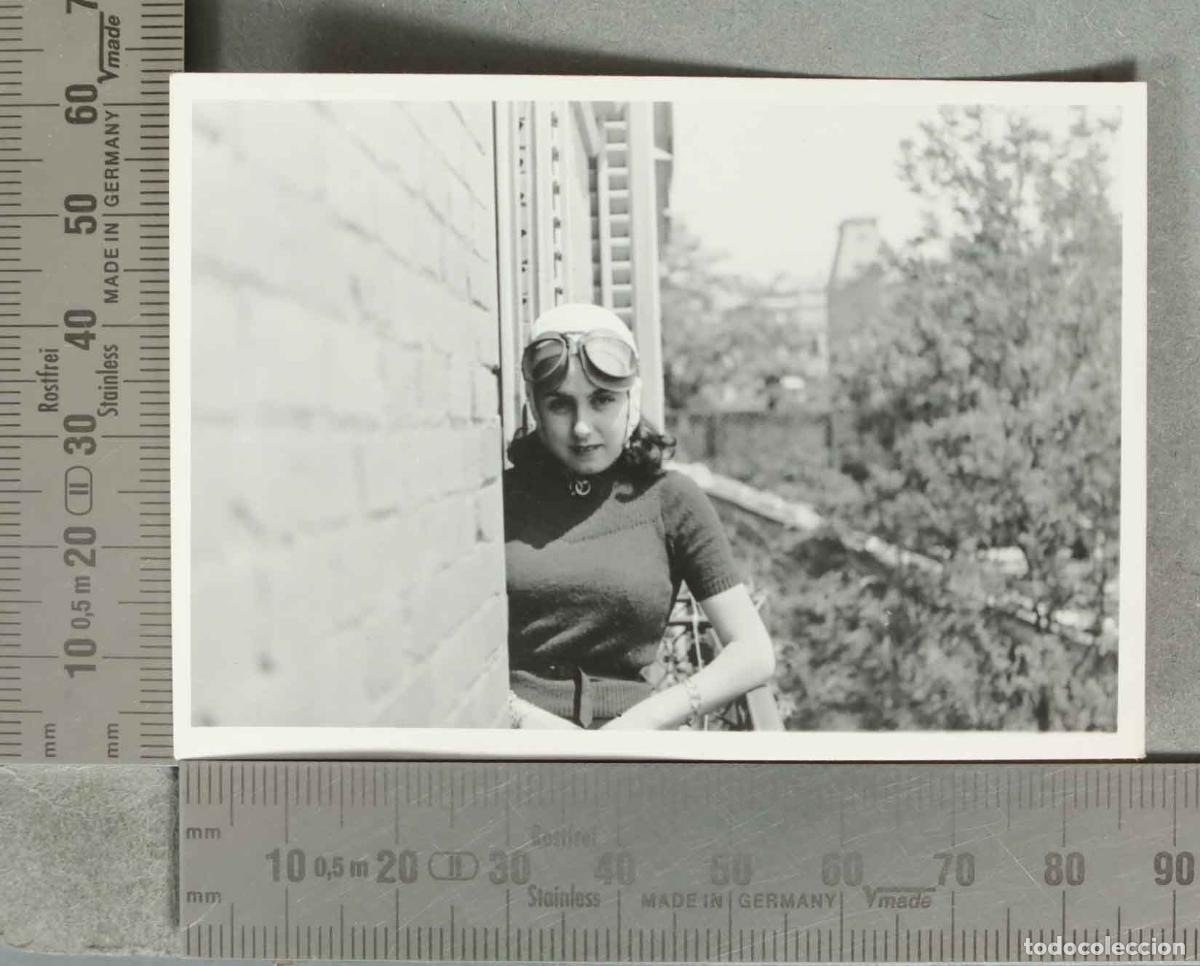 Alte Fotografie: MUJER CON CASCO MOTO. HACIA 1950