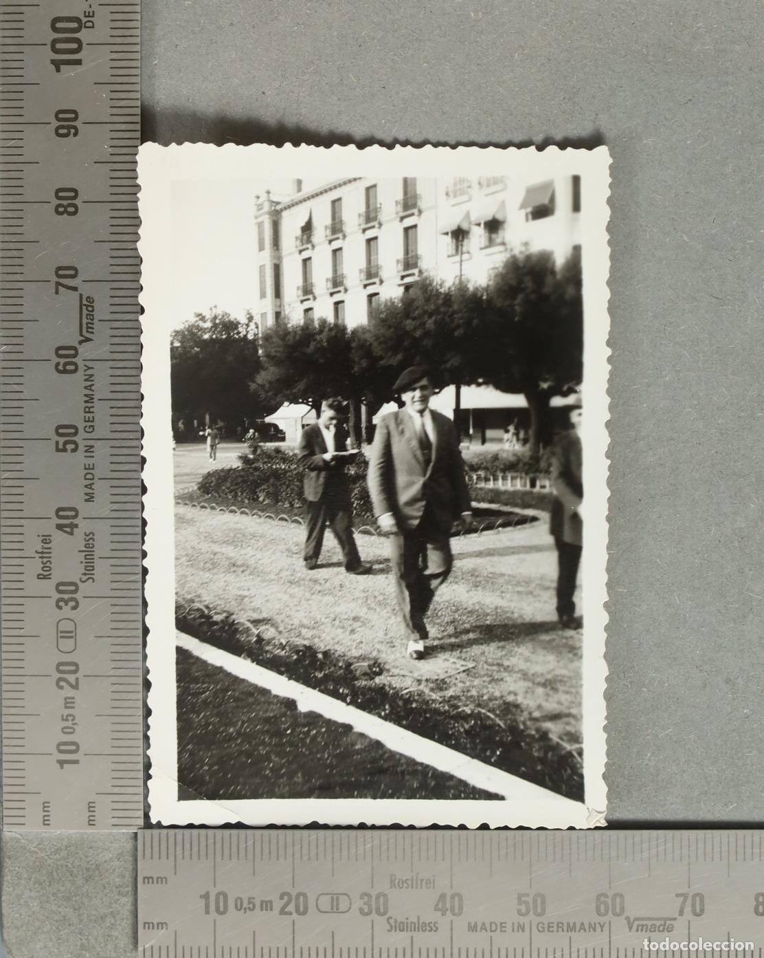 Fotograf&iacute;a antigua: FOTOGRAFIA. SE&Ntilde;ORES EN PASEO. hacia 1940