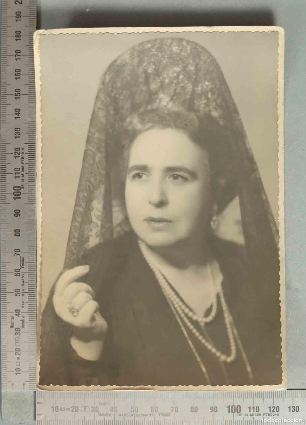 Fotograf&iacute;a antigua: FOTOGRAFIA. Mujer con mantilla y peineta hacia 1940