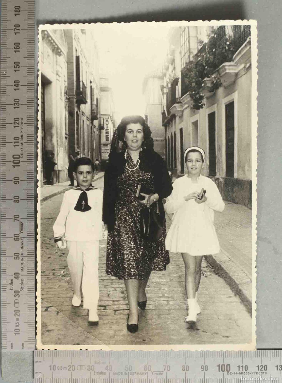 Fotograf&iacute;a antigua: FOTOGRAFIA. MUJER NI&Ntilde;O COMUNION HACIA 1950