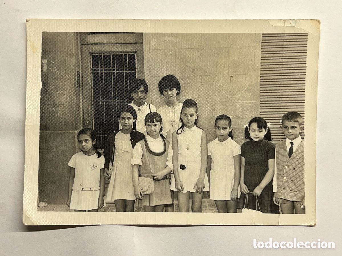 Fotografia antiga: HOSPITALET DEL LLOBREGAT (Barcelona) Fotograf&iacute;a Grupo de Ni&ntilde;as.. J. Bernal (h.1960?)
