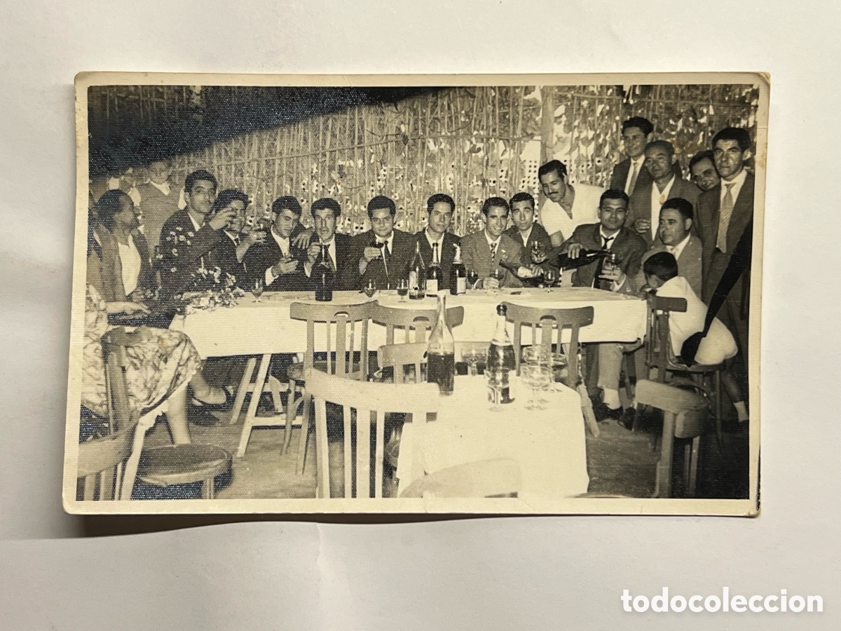 Fotografia antiga: ESPA&Ntilde;A Nuestra.. Aquellas celebraciones simp&aacute;ticas y animadas con Champa&ntilde; (h.1960?)