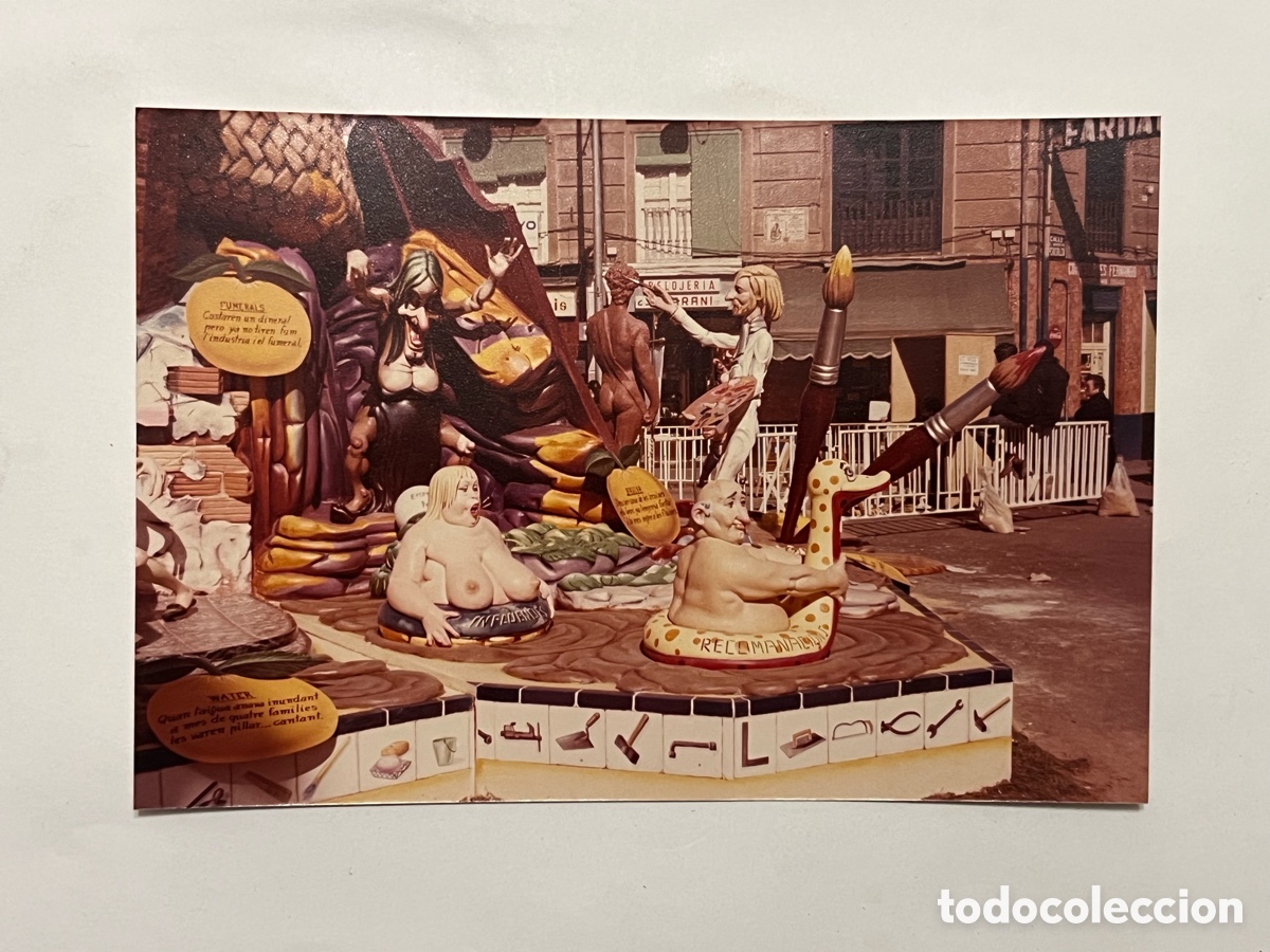 Alte Fotografie: FALLAS VALENCIA. Fotograf&iacute;a Detalle de una falla.. callejeando la ciudad C&aacute;mara en mano (h.1980?)