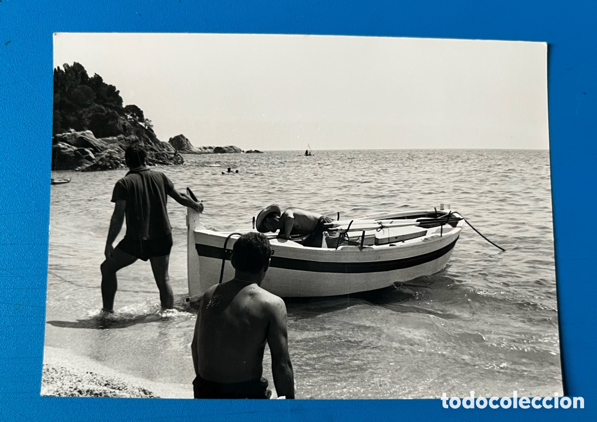 Fotograf&iacute;a antigua: Fotograf&iacute;a original de &eacute;poca. Personas y barca en la playa