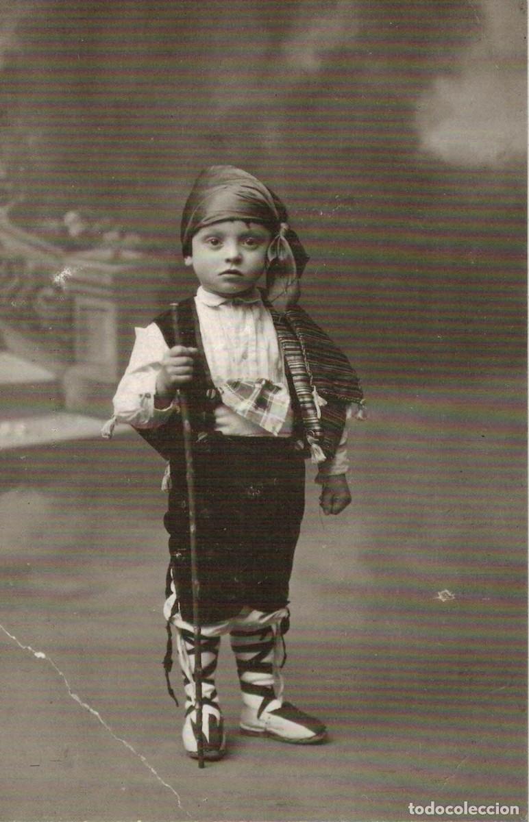 Fotograf&iacute;a antigua: Foto Miguel Labordeta ni&ntilde;o vestido de baturro / Sumido 25 Congreso en Homenaje al Poeta