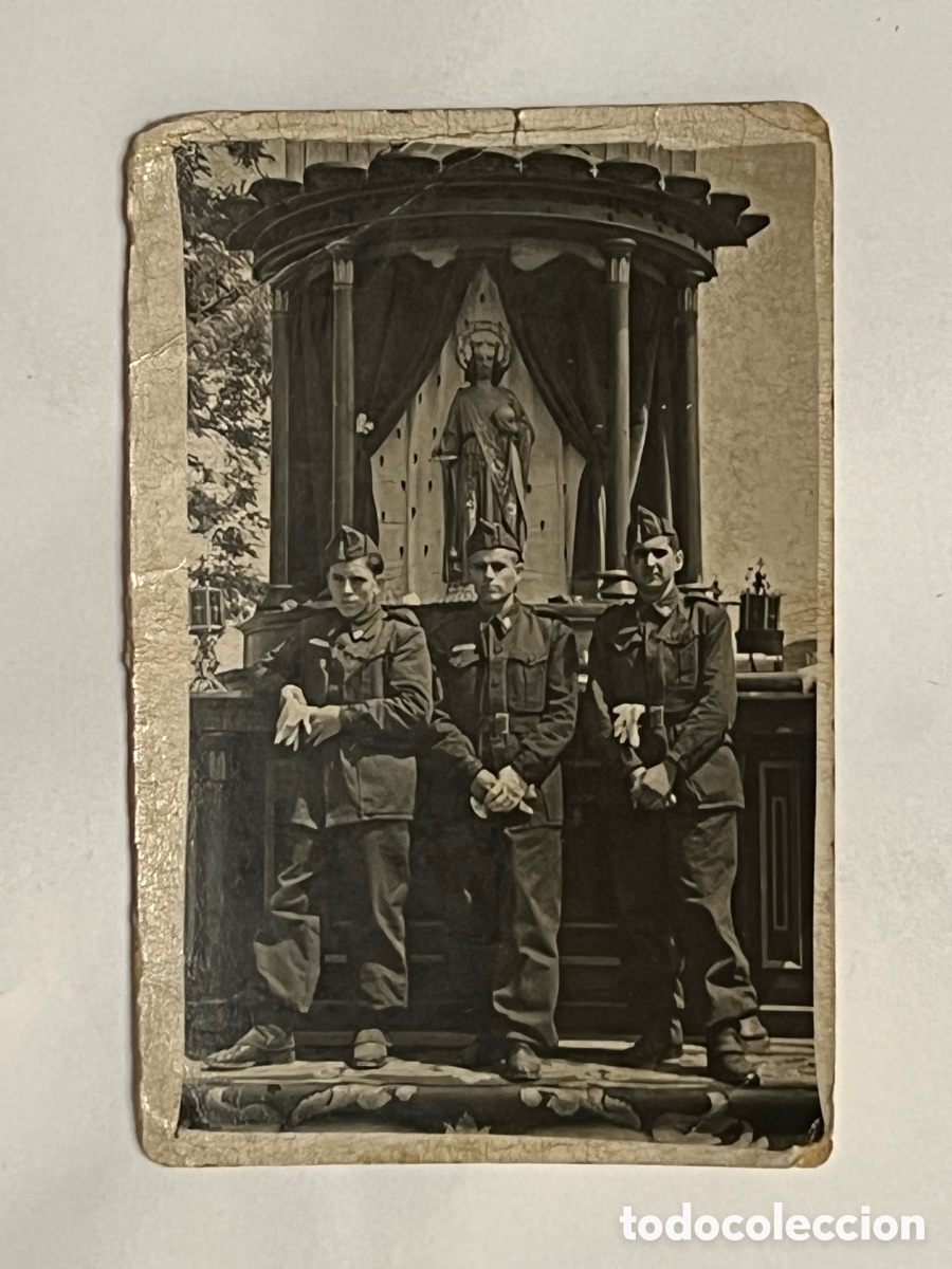 Fotograf&iacute;a antigua: ZARAGOZA. Soldados del cuerpo de Ingenieros frente a su Patr&oacute;n San Fernando Rey (h.1945?)