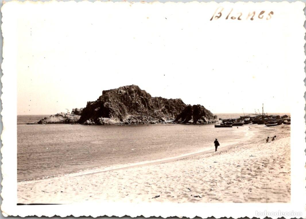 Fotograf&iacute;a antigua: Blanes - Sa Palomera - A&ntilde;os 40 ? - Peque&ntilde;a Fotograf&iacute;a - 90x65mm - Barcas en la playa