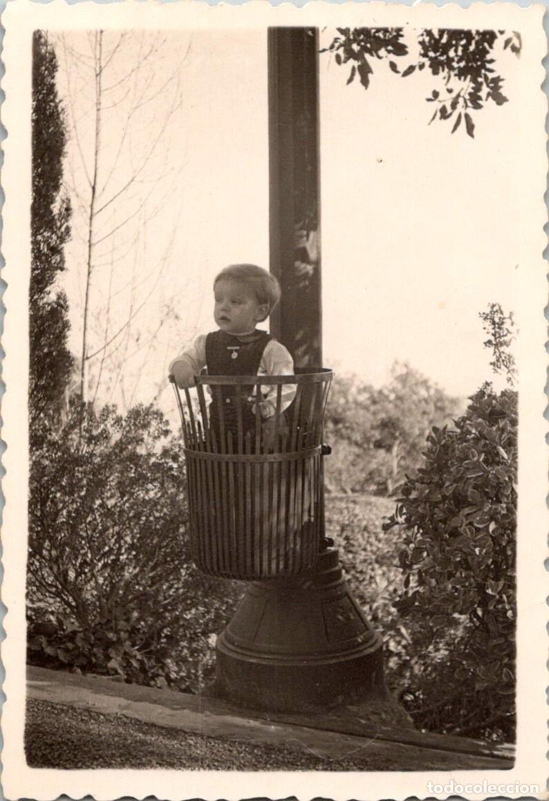 Fotograf&iacute;a antigua: No Tir&eacute;is los Ni&ntilde;os por el Suelo - Usad las Papeleras -Peque&ntilde;a Fotograf&iacute;a- 98x68mm - Papelera Tulipa