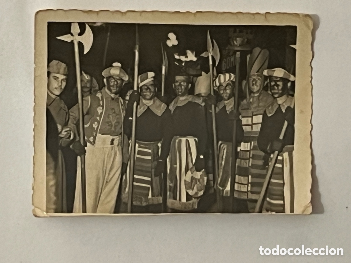 Fotografia antica: CUARTEL DE BENALUA, Alicante. Fotograf&iacute;a Haciendo de Pajes.. Noche de Reyes Magos (a.1948)