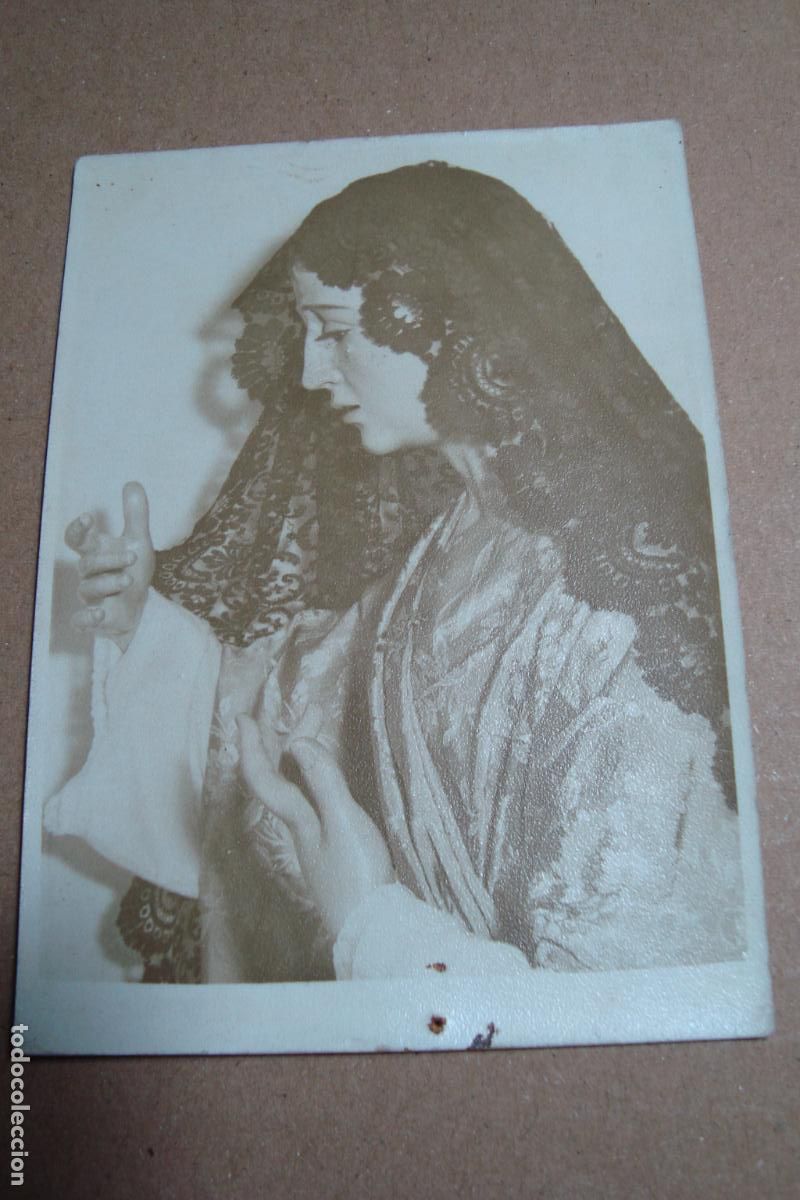 Fotograf&iacute;a antigua: ANTIGUA FOTOGRAFIA VIRGEN CON MANTILLA SIN IDENTIFICAR. A&Ntilde;OS 60.