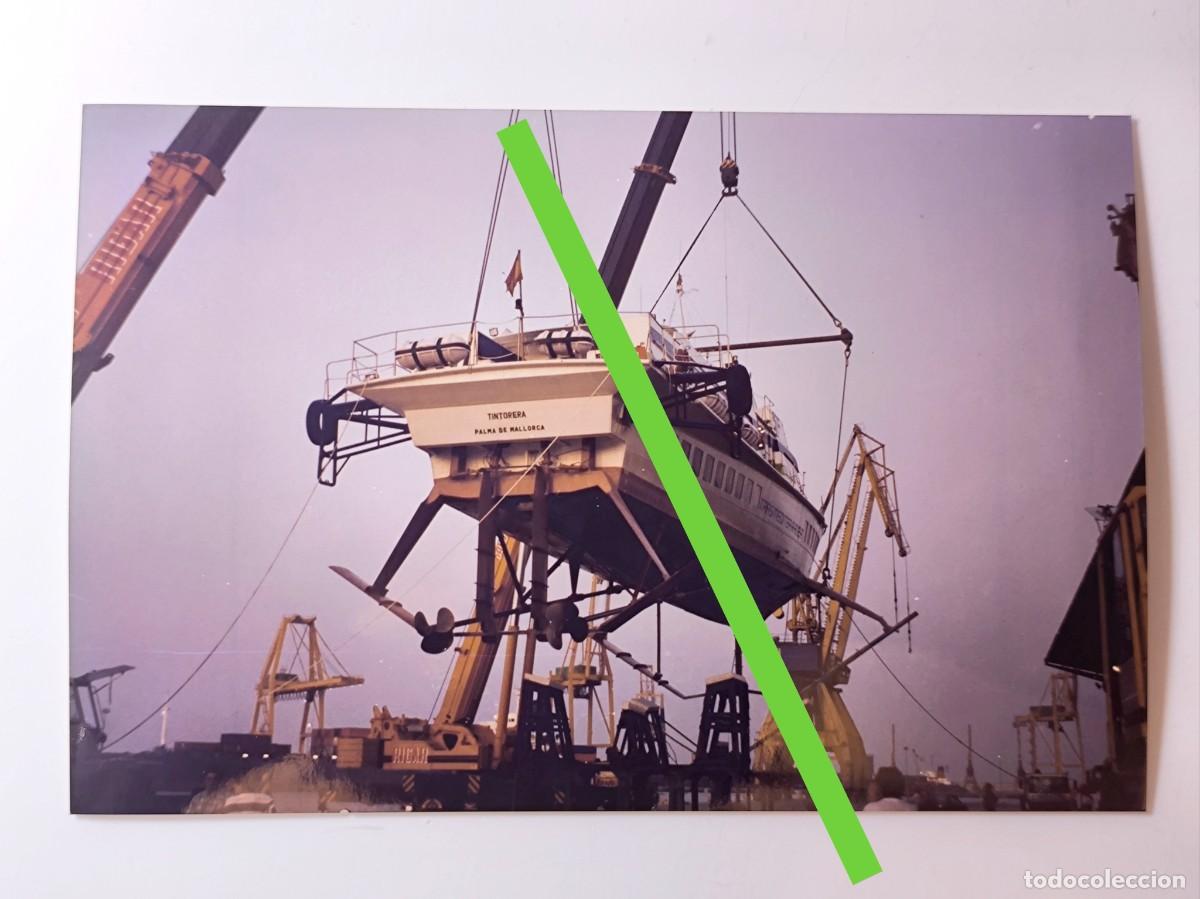 Fotograf&iacute;a antigua: Antigua fotograf&iacute;a. Reparaci&oacute;n Barco de alta velocidad hydrofoil Tintorera Trasmediterr&aacute;nea. A&ntilde;os 90