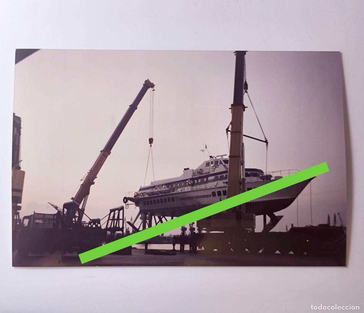 Fotograf&iacute;a antigua: Antigua fotograf&iacute;a. Reparaci&oacute;n Barco de alta velocidad hydrofoil Tintorera Trasmediterr&aacute;nea. A&ntilde;os 90