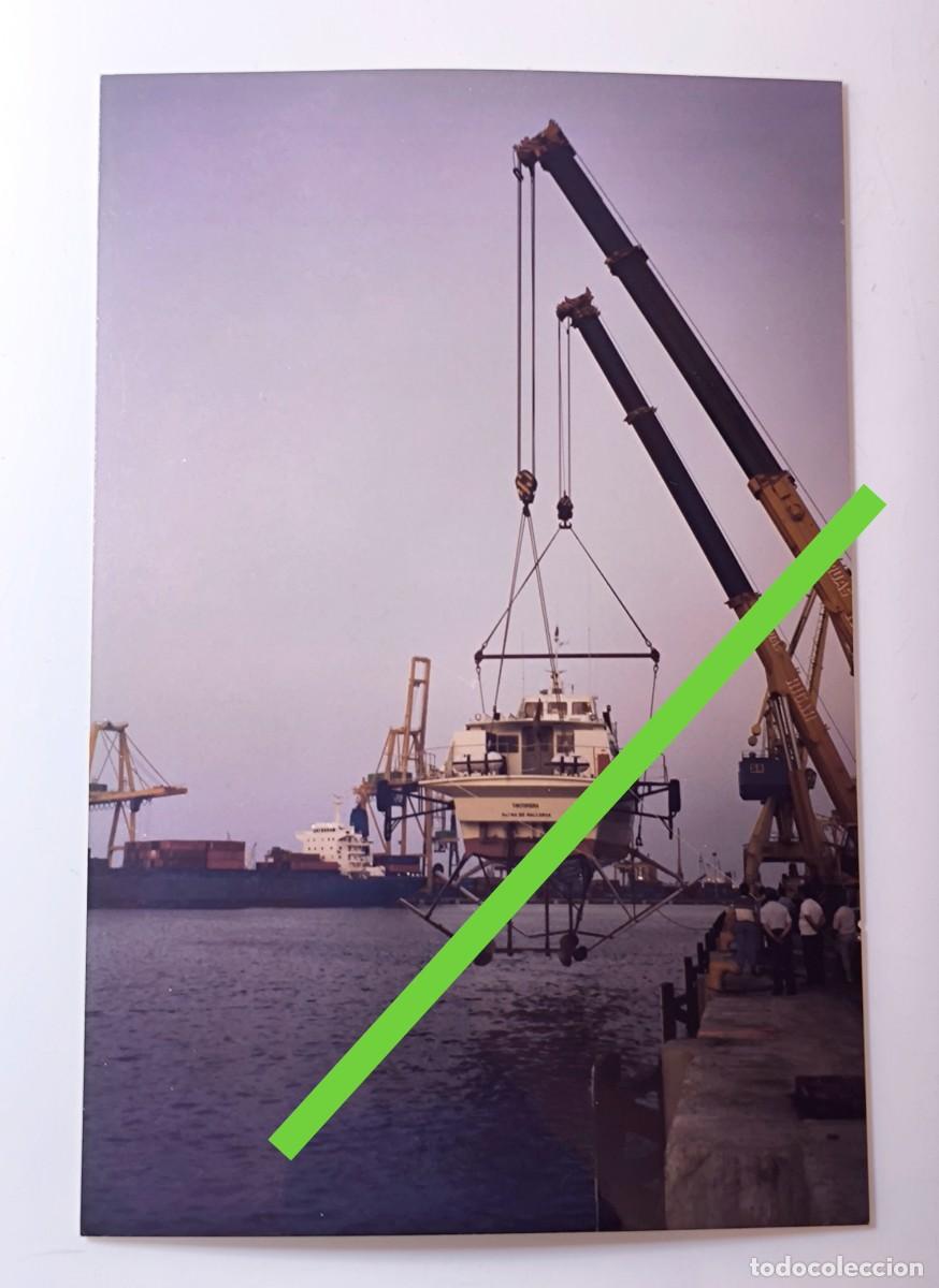 Fotograf&iacute;a antigua: Antigua fotograf&iacute;a. Reparaci&oacute;n Barco de alta velocidad hydrofoil Tintorera Trasmediterr&aacute;nea. A&ntilde;os 90