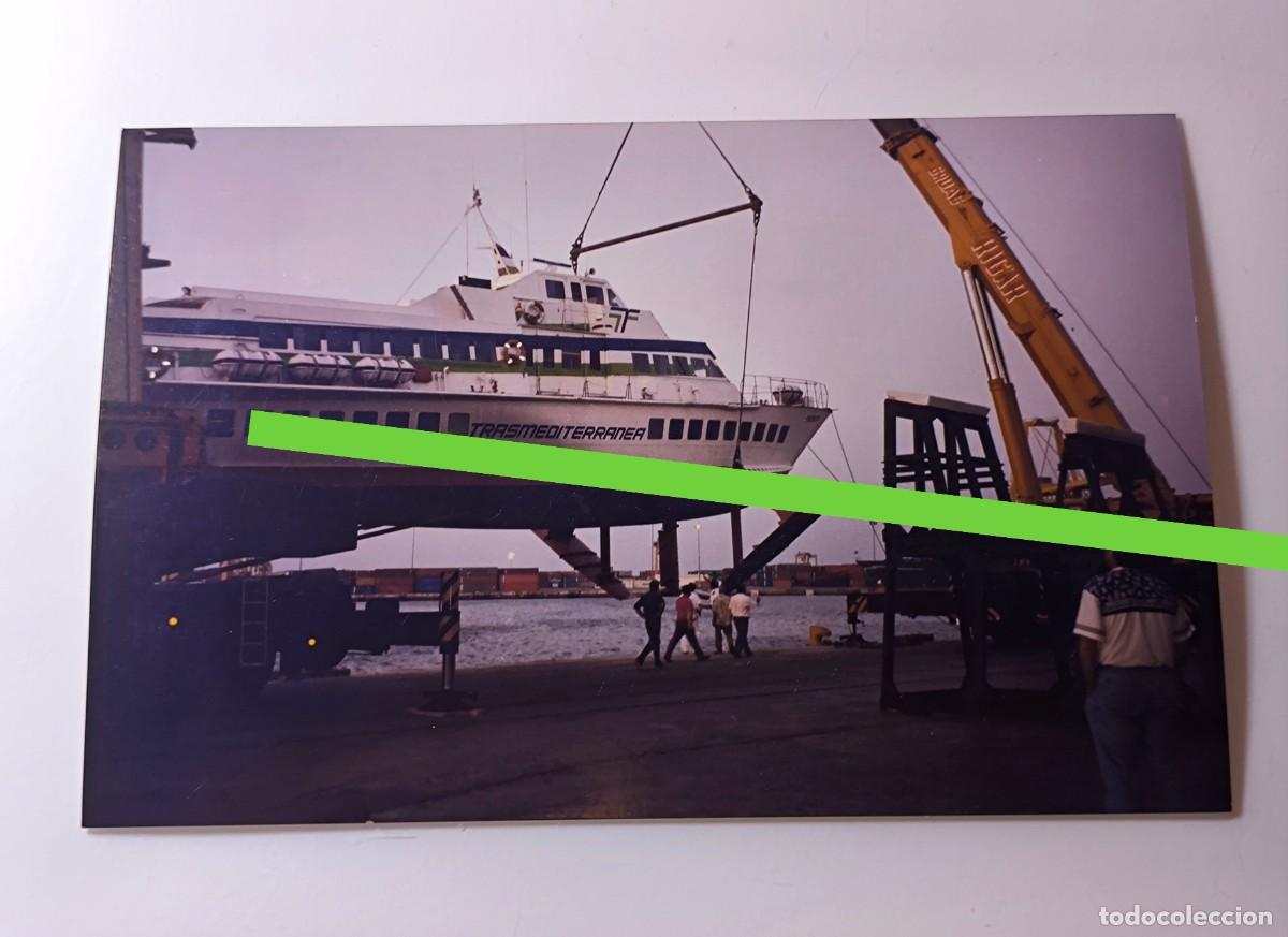Fotograf&iacute;a antigua: Antigua fotograf&iacute;a. Reparaci&oacute;n Barco de alta velocidad hydrofoil Tintorera Trasmediterr&aacute;nea. A&ntilde;os 90