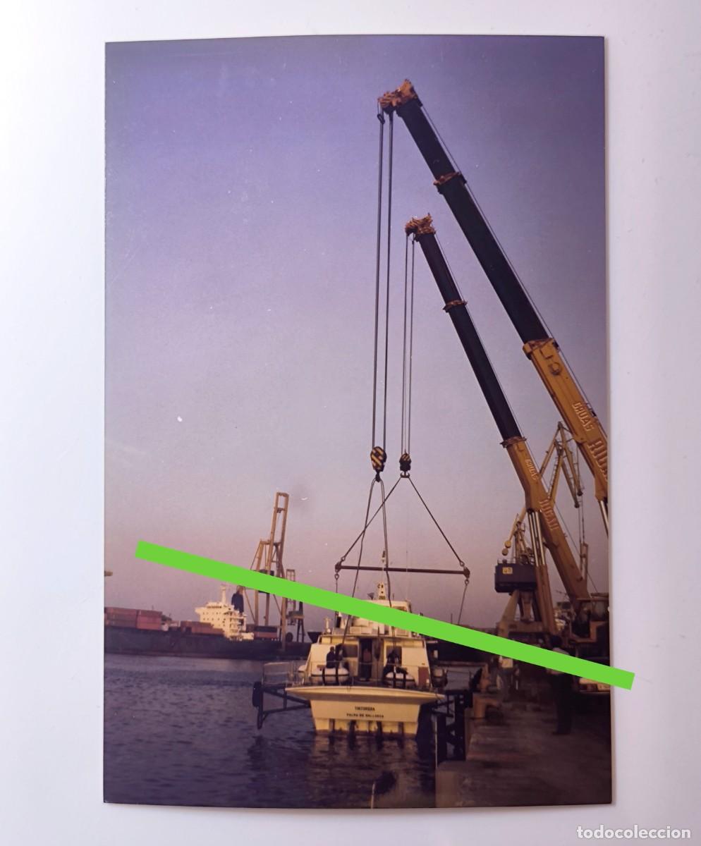 Fotograf&iacute;a antigua: Antigua fotograf&iacute;a. Reparaci&oacute;n Barco de alta velocidad hydrofoil Tintorera Trasmediterr&aacute;nea. A&ntilde;os 90
