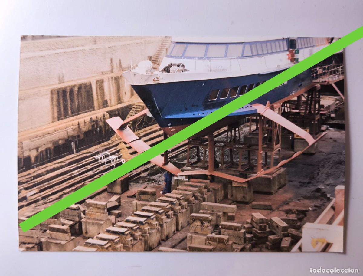 Fotograf&iacute;a antigua: Antigua fotograf&iacute;a. Reparaci&oacute;n Barco de alta velocidad hydrofoil Tintorera Trasmediterr&aacute;nea. A&ntilde;os 90