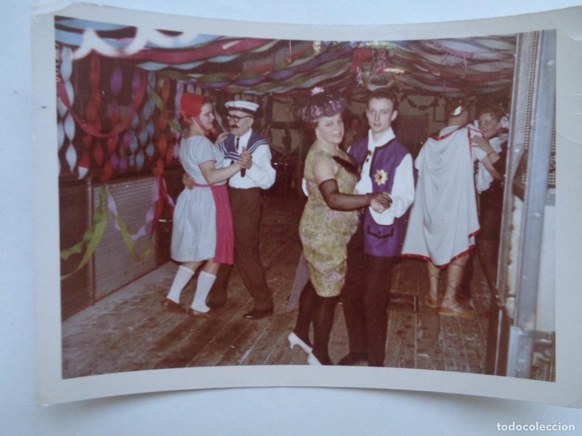 Fotografia antiga: BONITA FOTO DE GENTE DISFRAZADA BAILANDO