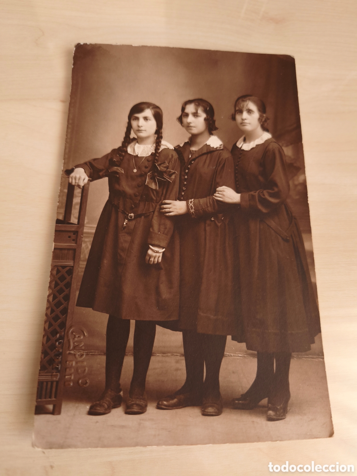Fotograf&iacute;a antigua: Foto C&aacute;ndido de Llanes. Tres hermanas. Sin circular