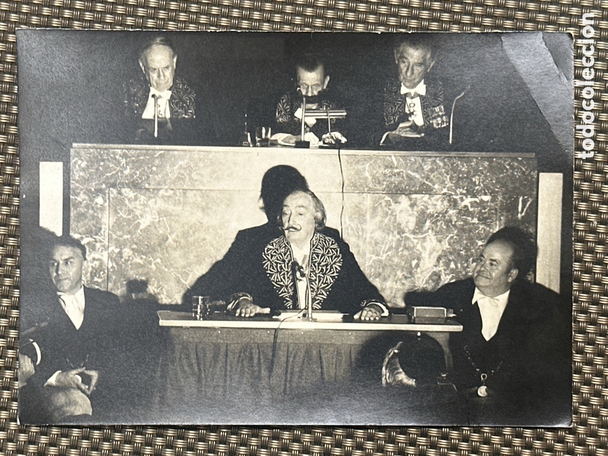 Fotograf&iacute;a antigua: Salvador Dal&iacute; foto original Acad&eacute;mie des Beaux-Arts de Par&iacute;s, 9 de mayo de 1979.