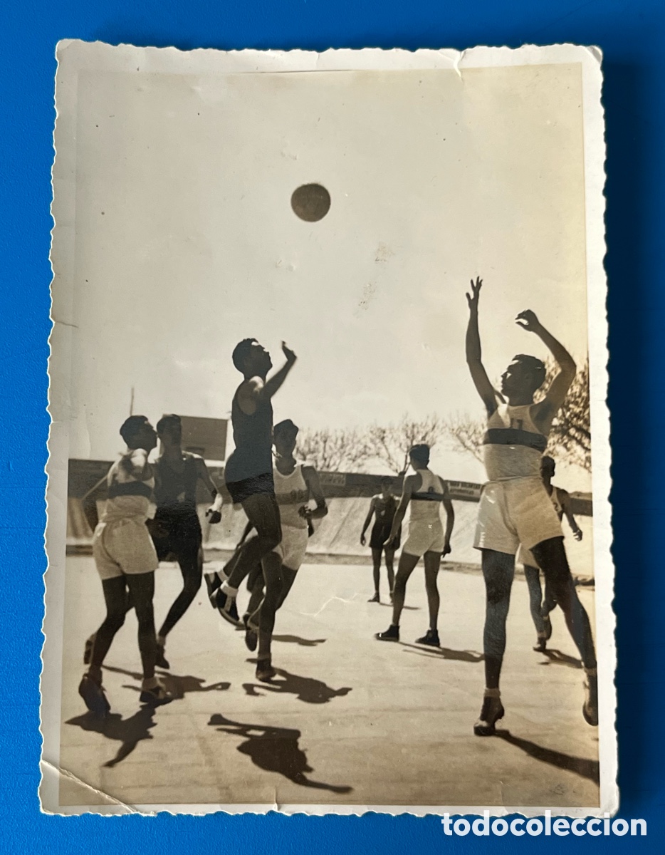 Fotograf&iacute;a antigua: Fotograf&iacute;a antigua en blanco y negro - Baloncesto