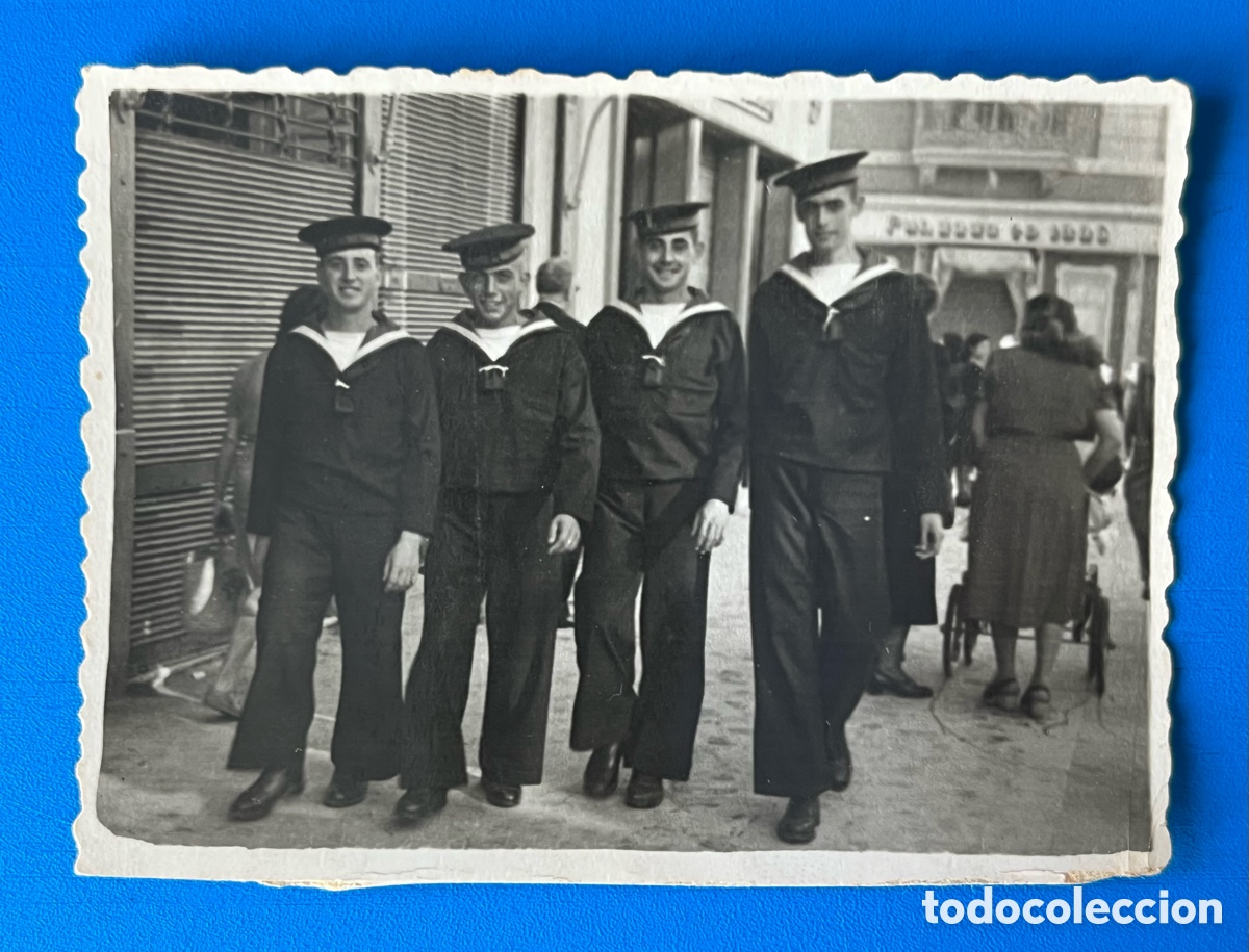 Fotograf&iacute;a antigua: Fotograf&iacute;a antigua en blanco y negro - Armada o servicio militar