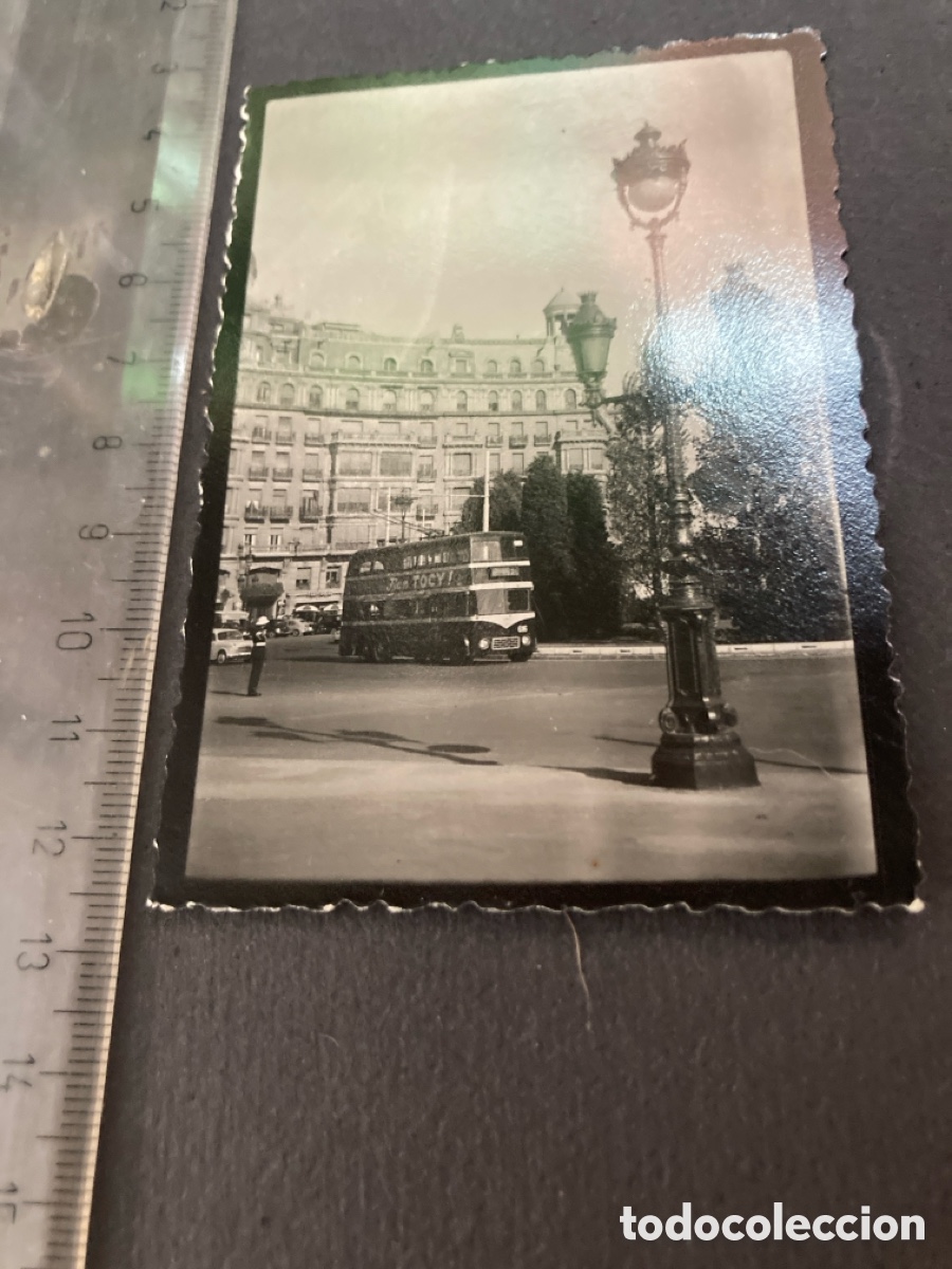 Fotograf&iacute;a antigua: Foto Barcelona pla&ccedil;a Calco Sotelo troleb&uacute;s a&ntilde;os 50