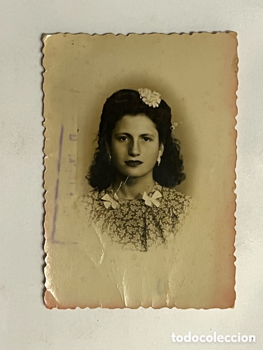 Fotograf&iacute;a antigua: FOTOGRAF&Iacute;A.. De la joven y hermosa Carmen Castillo (h.1950?) Med&iacute;das: 9 x 6 cm.,