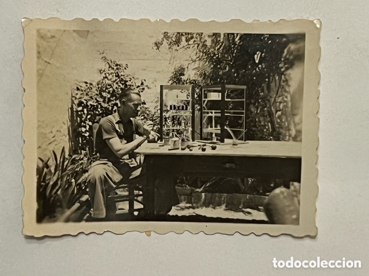 Fotograf&iacute;a antigua: MANZANARES (C. Real) En casa trabajando. Estudio fotogr&aacute;fico Vda de J. Ucles (a.1947)