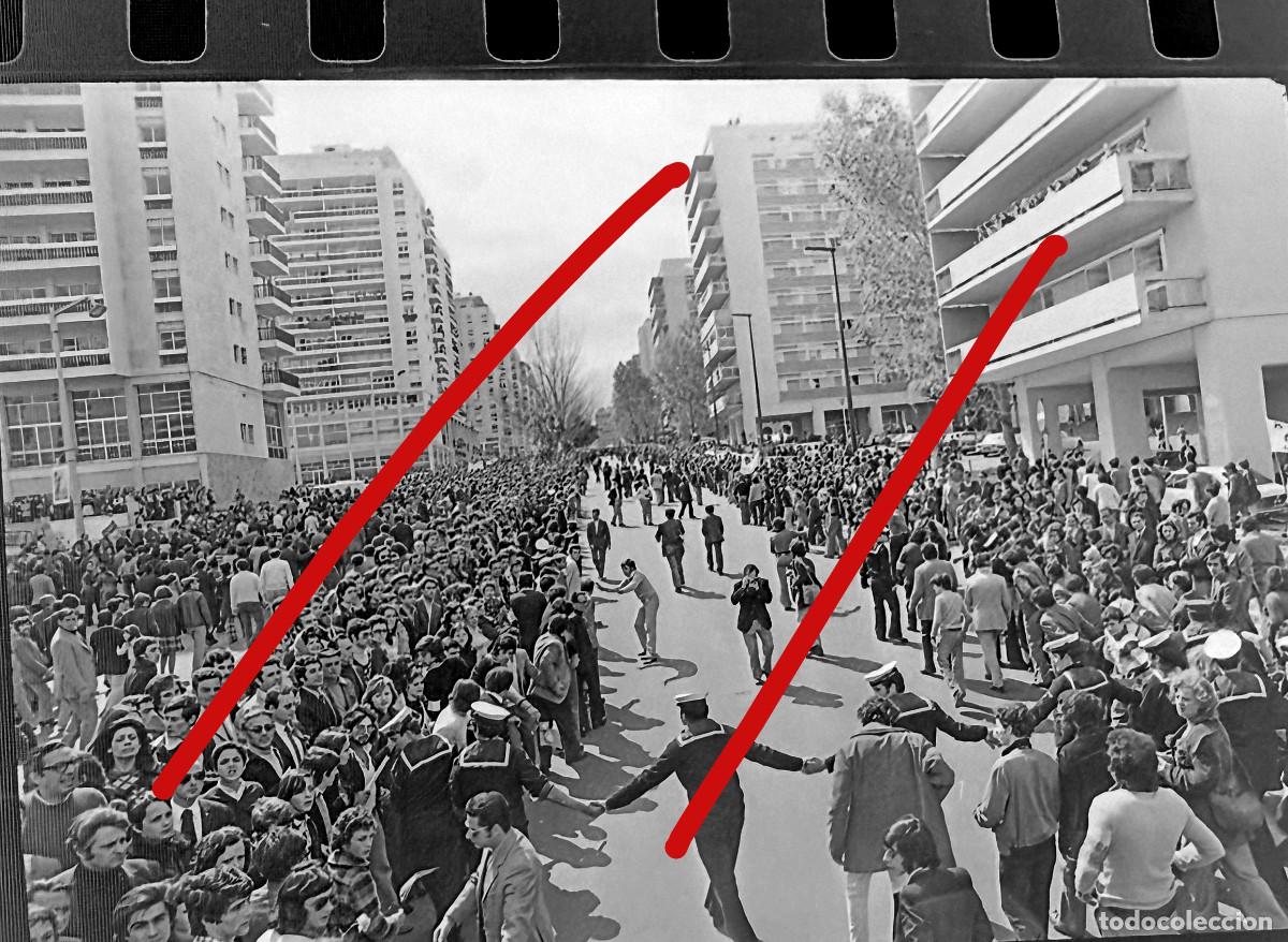 Fotograf&iacute;a antigua: Revoluci&oacute;n de los Claveles Portugal - A Revolu&ccedil;&atilde;o dos Cravos - Negativo de Celuloide - Fotograf&iacute;a