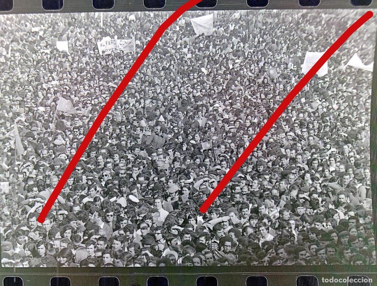 Fotograf&iacute;a antigua: Revoluci&oacute;n de los Claveles Portugal - A Revolu&ccedil;&atilde;o dos Cravos - Negativo de Celuloide - Fotograf&iacute;a