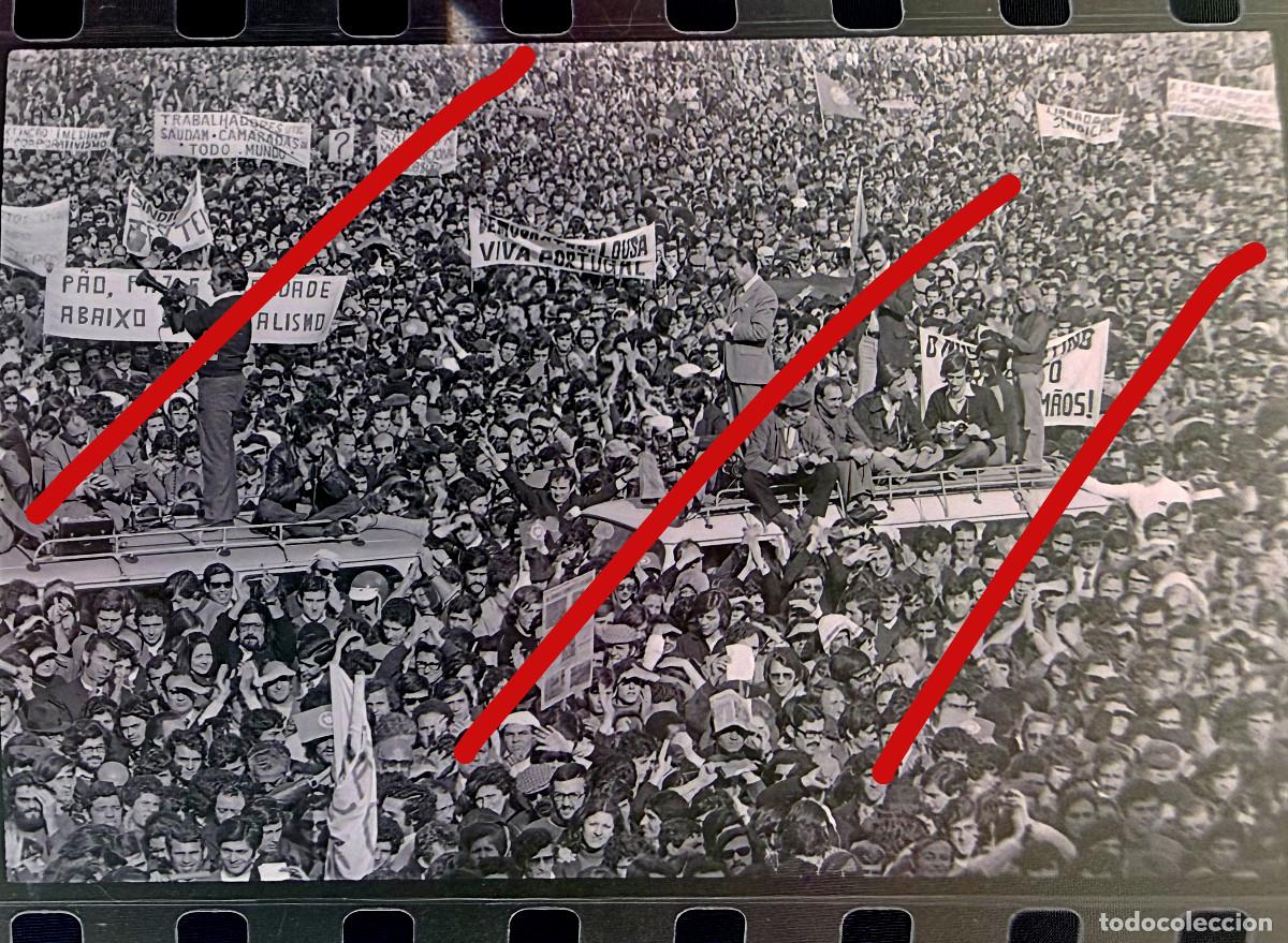 Fotograf&iacute;a antigua: Revoluci&oacute;n de los Claveles Portugal - A Revolu&ccedil;&atilde;o dos Cravos - Negativo de Celuloide - Fotograf&iacute;a