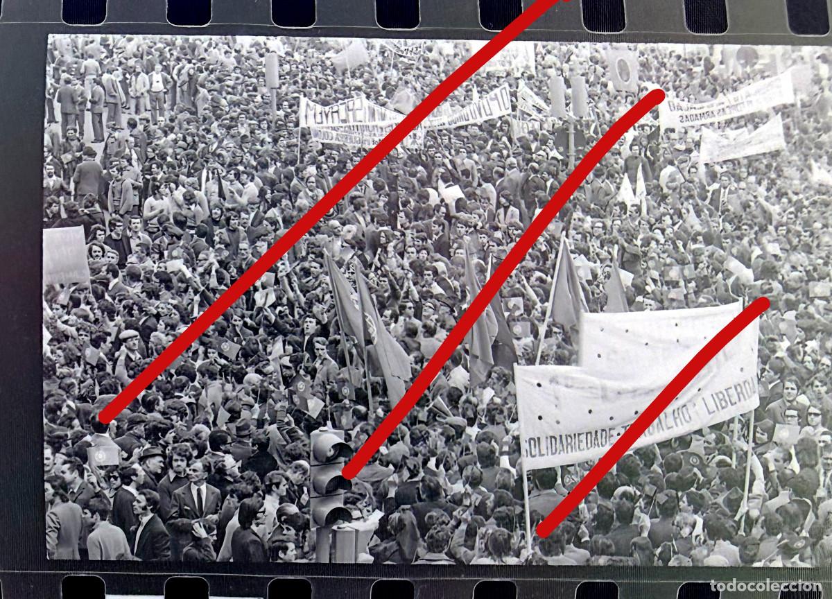 Fotograf&iacute;a antigua: Revoluci&oacute;n de los Claveles Portugal - A Revolu&ccedil;&atilde;o dos Cravos - Negativo de Celuloide - Fotograf&iacute;a